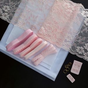 roosa veniva pitsiga valge pesu valmistamise komplekt