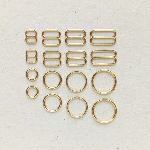 kuldsed metallist rõngad ja regulaatorid erinevad suurused
